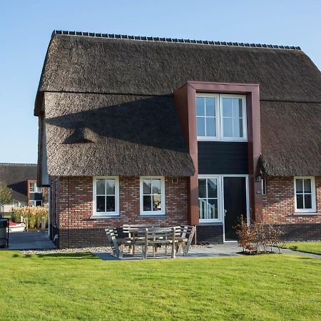 Beautiful Villa With Jacuzzi On The Tjeukemeer Delfstrahuizen Bagian luar foto