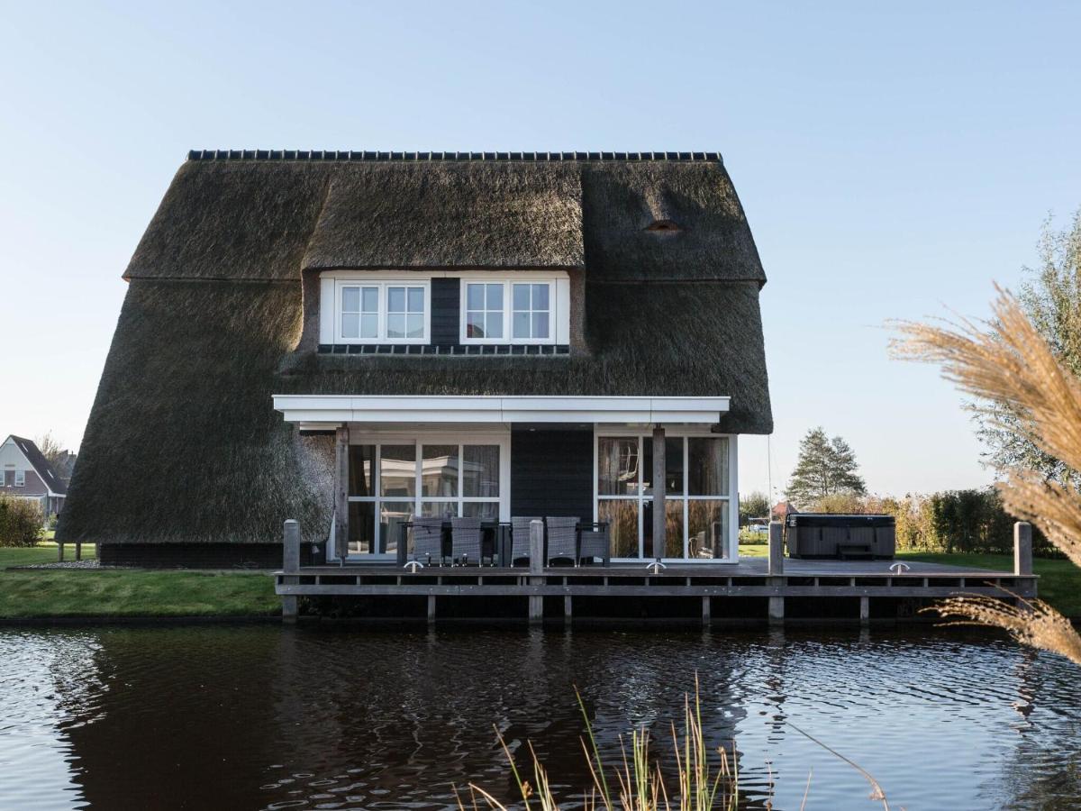 Beautiful Villa With Jacuzzi On The Tjeukemeer Delfstrahuizen Bagian luar foto